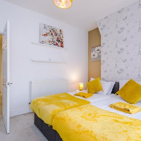 הוילה ליברפול Finchley House Lovely House In Anfield, 2 Minutes Walk From The Stadium, Parking And Wifi מראה חיצוני תמונה