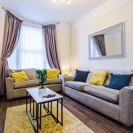 הוילה ליברפול Finchley House Lovely House In Anfield, 2 Minutes Walk From The Stadium, Parking And Wifi מראה חיצוני תמונה