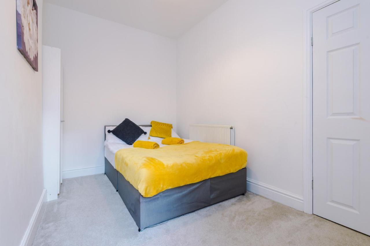 הוילה ליברפול Finchley House Lovely House In Anfield, 2 Minutes Walk From The Stadium, Parking And Wifi מראה חיצוני תמונה