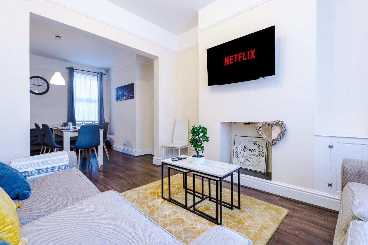 הוילה ליברפול Finchley House Lovely House In Anfield, 2 Minutes Walk From The Stadium, Parking And Wifi מראה חיצוני תמונה