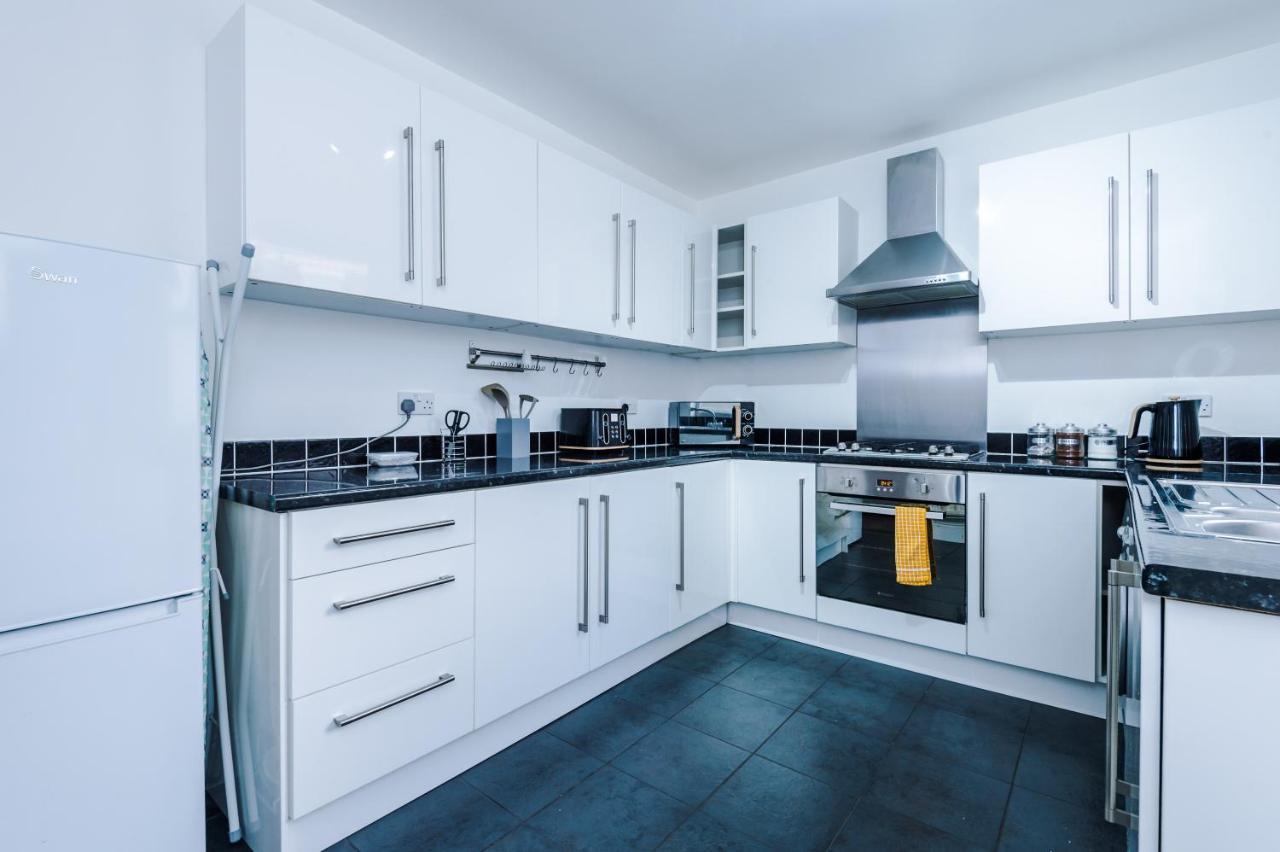 הוילה ליברפול Finchley House Lovely House In Anfield, 2 Minutes Walk From The Stadium, Parking And Wifi מראה חיצוני תמונה